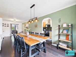 Family / Dining Room- click for photo gallery